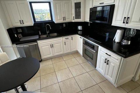 Condo in Aventura, Florida, 2 bedrooms  № 2242746 - photo 19