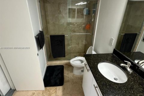 Condo in Aventura, Florida, 2 bedrooms  № 2242746 - photo 9