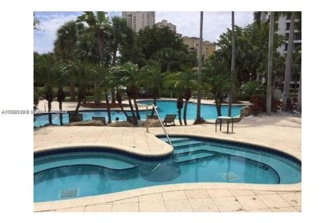 Condo in Aventura, Florida, 2 bedrooms  № 2242746 - photo 27