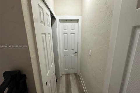 Casa en alquiler en Miami, Florida, 1 dormitorio, 69.68 m2 № 2030612 - foto 21