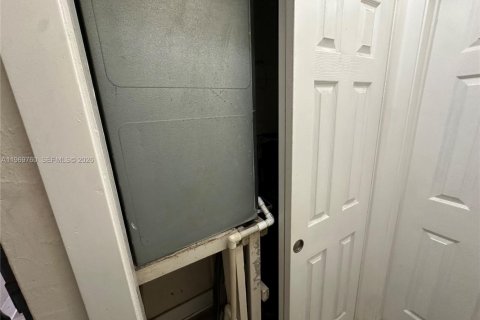 Casa en alquiler en Miami, Florida, 1 dormitorio, 69.68 m2 № 2030612 - foto 22