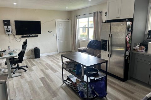 Casa en alquiler en Miami, Florida, 1 dormitorio, 69.68 m2 № 2030612 - foto 18