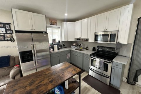 Casa en alquiler en Miami, Florida, 1 dormitorio, 69.68 m2 № 2030612 - foto 16