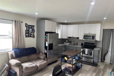 Casa en alquiler en Miami, Florida, 1 dormitorio, 69.68 m2 № 2030612 - foto 14