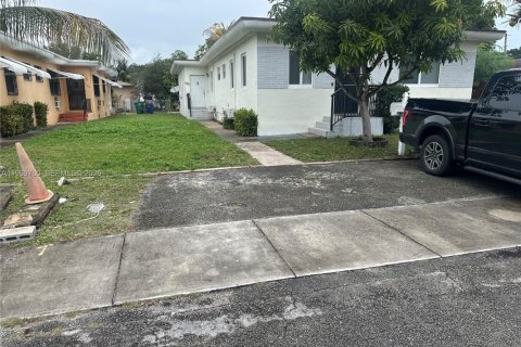 Casa en alquiler en Miami, Florida, 1 dormitorio, 69.68 m2 № 2030612 - foto 10