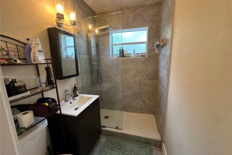 Casa en alquiler en Miami, Florida, 1 dormitorio, 69.68 m2 № 2030612 - foto 23