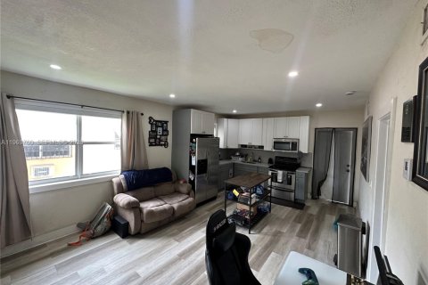 Casa en alquiler en Miami, Florida, 1 dormitorio, 69.68 m2 № 2030612 - foto 13