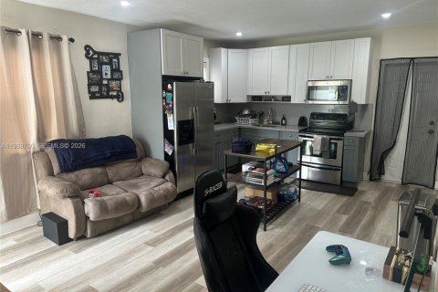 Casa en alquiler en Miami, Florida, 1 dormitorio, 69.68 m2 № 2030612 - foto 11