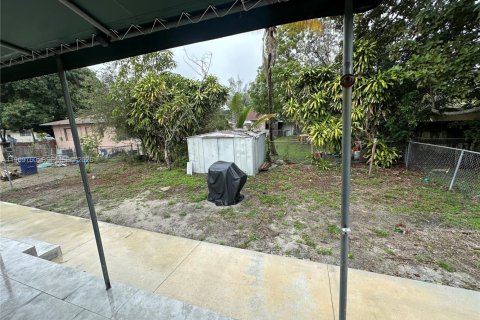 Casa en alquiler en Miami, Florida, 1 dormitorio, 69.68 m2 № 2030612 - foto 24