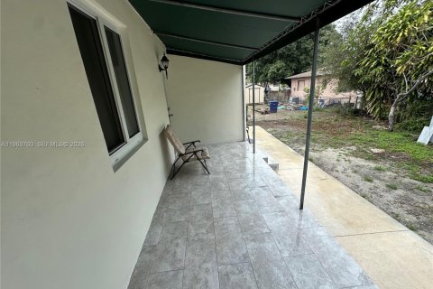 Casa en alquiler en Miami, Florida, 1 dormitorio, 69.68 m2 № 2030612 - foto 5