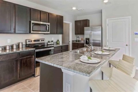 House in Wimauma, Florida 5 bedrooms, 234.3 sq.m. № 1910778 - photo 2