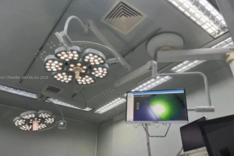 Коммерческая недвижимость в Майами, Флорида № 2038111