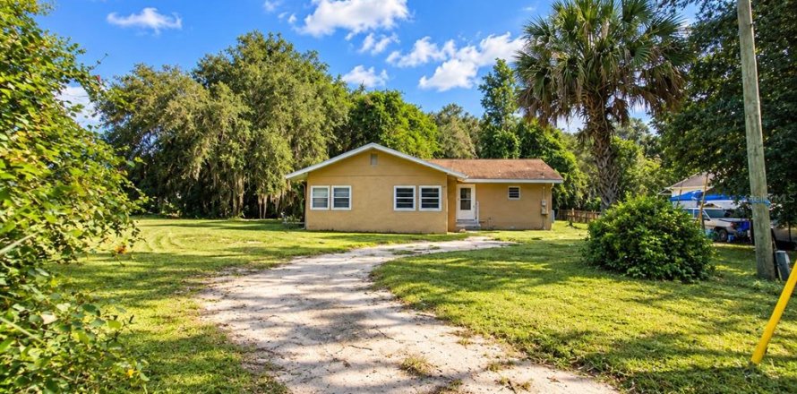 House in Citra, Florida 2 bedrooms, 154.5 sq.m. № 2390921