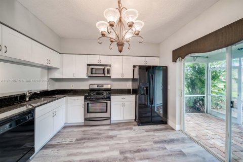 Touwnhouse à vendre à Tamarac, Floride: 2 chambres, 103.12 m2 № 1868130 - photo 2