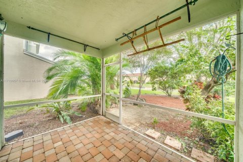 Touwnhouse à vendre à Tamarac, Floride: 2 chambres, 103.12 m2 № 1868130 - photo 16