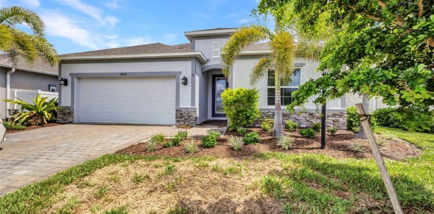 House in Port Charlotte, Florida 4 bedrooms, 200.2 sq.m. № 1900264