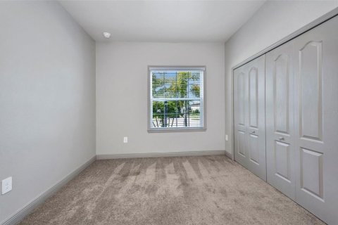 House in Port Charlotte, Florida 4 bedrooms, 200.2 sq.m. № 1900264 - photo 20