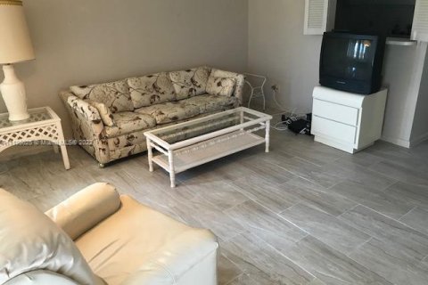 Condo in Boca Raton, Florida, 1 bedroom  № 1867418 - photo 10