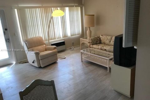 Condo in Boca Raton, Florida, 1 bedroom  № 1867418 - photo 2