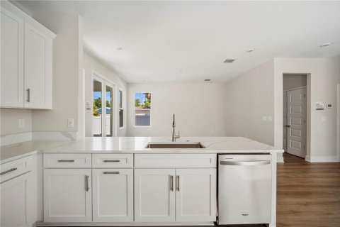 Casa en venta en Saint Petersburg, Florida, 5 dormitorios, 216.18 m2 № 2152389 - foto 9