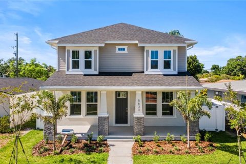 Casa en Saint Petersburg, Florida 5 dormitorios, 216.18 m2 № 2152389