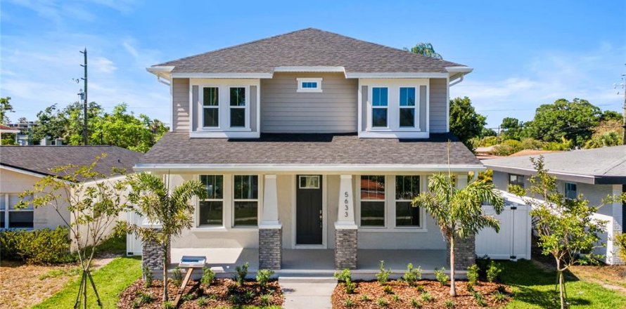 Casa en Saint Petersburg, Florida 5 dormitorios, 216.18 m2 № 2152389