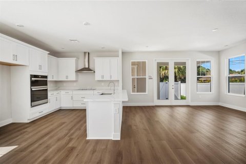 Casa en venta en Saint Petersburg, Florida, 5 dormitorios, 216.18 m2 № 2152389 - foto 8