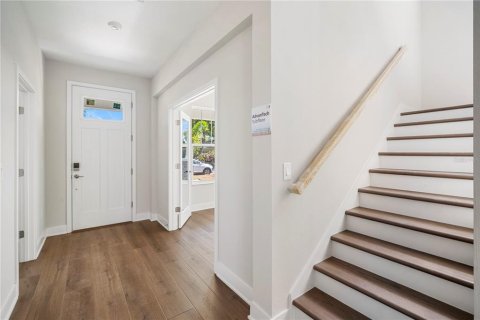 Casa en venta en Saint Petersburg, Florida, 5 dormitorios, 216.18 m2 № 2152389 - foto 4