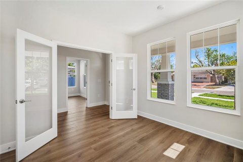 Casa en venta en Saint Petersburg, Florida, 5 dormitorios, 216.18 m2 № 2152389 - foto 5