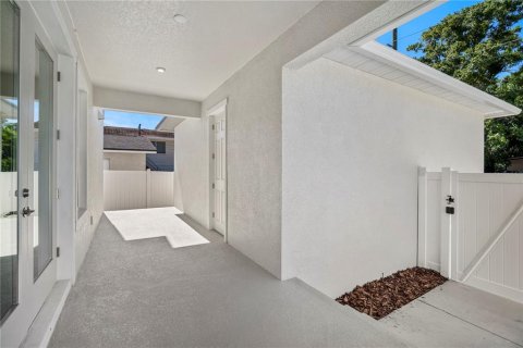 Casa en venta en Saint Petersburg, Florida, 5 dormitorios, 216.18 m2 № 2152389 - foto 28