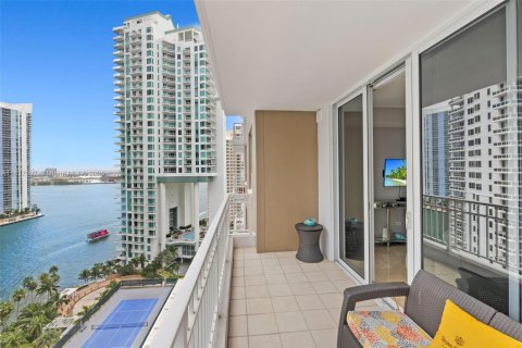 Condo in Miami, Florida, 1 bedroom  № 1823612 - photo 1