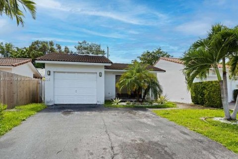 House in Miami, Florida 3 bedrooms, 154.4 sq.m. № 1948627 - photo 2