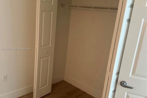 Снять в аренду таунхаус в Хомстед, Флорида 4 спальни, 135.45м2, № 2025392 - фото 16