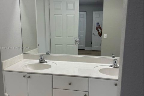 Снять в аренду таунхаус в Хомстед, Флорида 4 спальни, 135.45м2, № 2025392 - фото 12