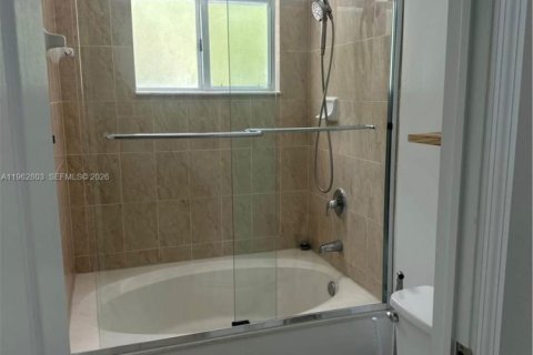 Снять в аренду таунхаус в Хомстед, Флорида 4 спальни, 135.45м2, № 2025392 - фото 13