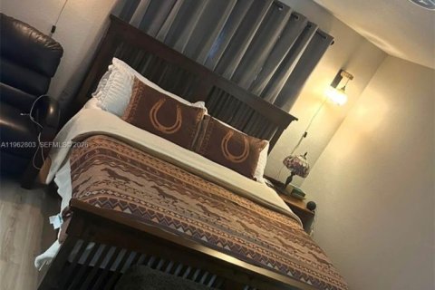 Снять в аренду таунхаус в Хомстед, Флорида 4 спальни, 135.45м2, № 2025392 - фото 15