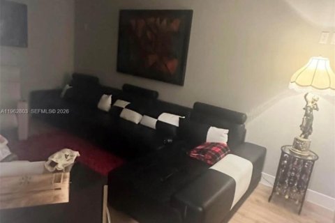 Снять в аренду таунхаус в Хомстед, Флорида 4 спальни, 135.45м2, № 2025392 - фото 6