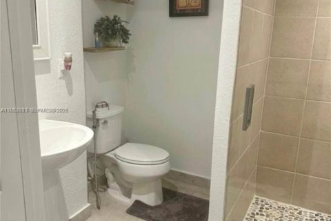 Снять в аренду таунхаус в Хомстед, Флорида 4 спальни, 135.45м2, № 2025392 - фото 8