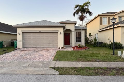 House in St. Lucie, Florida 4 bedrooms, 173.17 sq.m. № 2028662
