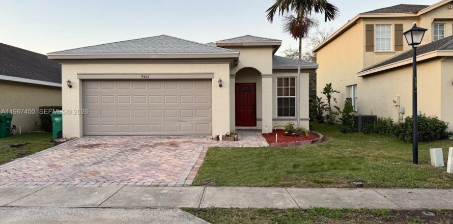 House in St. Lucie, Florida 4 bedrooms, 173.17 sq.m. № 2028662