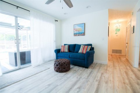 Villa ou maison à louer à Sarasota, Floride: 3 chambres, 144.65 m2 № 2298752 - photo 9