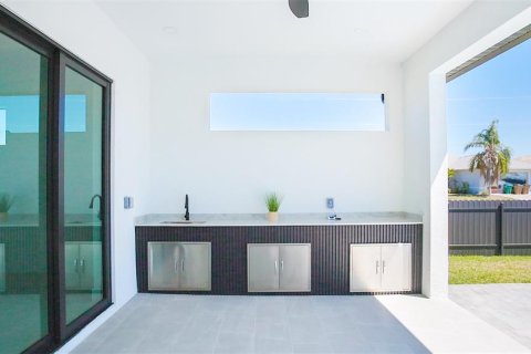 Villa ou maison à vendre à Cape Coral, Floride: 3 chambres, 224.82 m2 № 2157413 - photo 22