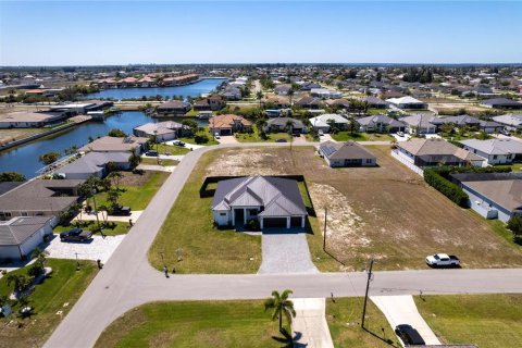 Villa ou maison à vendre à Cape Coral, Floride: 3 chambres, 224.82 m2 № 2157413 - photo 5