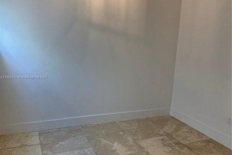 House in Coral Gables, Florida 4 bedrooms, 177.07 sq.m. № 1895386 - photo 22