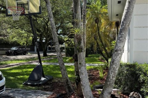 Villa ou maison à louer à Coral Gables, Floride: 4 chambres, 177.07 m2 № 1895386 - photo 5