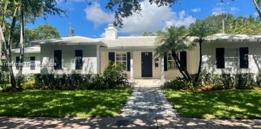 Villa ou maison à Coral Gables, Floride 4 chambres, 177.07 m2 № 1895386