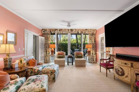 Condo in Palm Beach, Florida, 2 bedrooms № 2261821 - photo 7