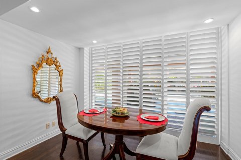 Condo in Palm Beach, Florida, 2 bedrooms № 2261821 - photo 11