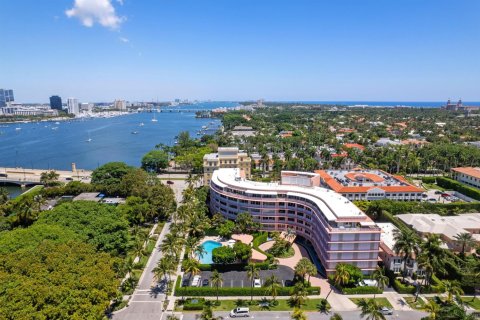 Condo in Palm Beach, Florida, 2 bedrooms № 2261821 - photo 2