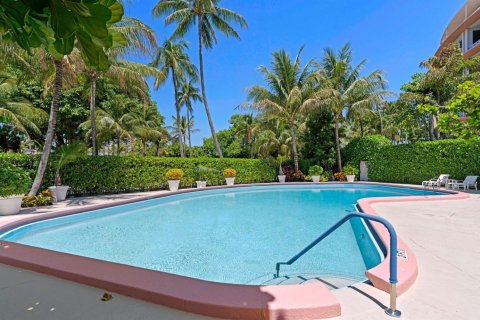 Condo in Palm Beach, Florida, 2 bedrooms № 2261821 - photo 16